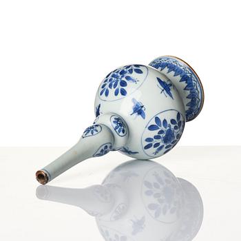 A Chinese blue and white porcelain water sprinkler, Qing dynasty, 18th century.