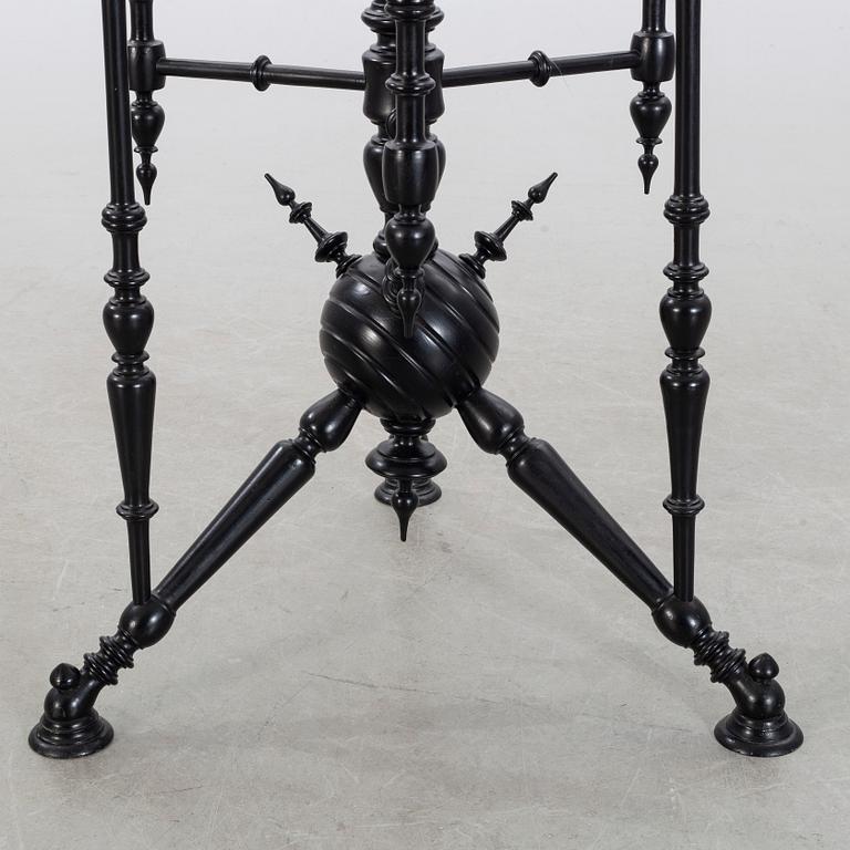 BLOMSTERSTÄLLNING sent 1800-tal nyrenässans.