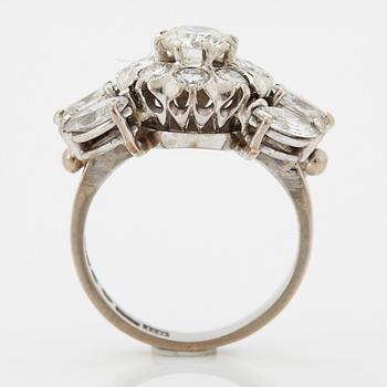 An 18K white gold ring set with round brilliant- and navette-cut diamonds.