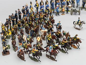 Tin soldiers, Sweden, app 150 pieces, first half of the 20th century and a viewing cabinet.