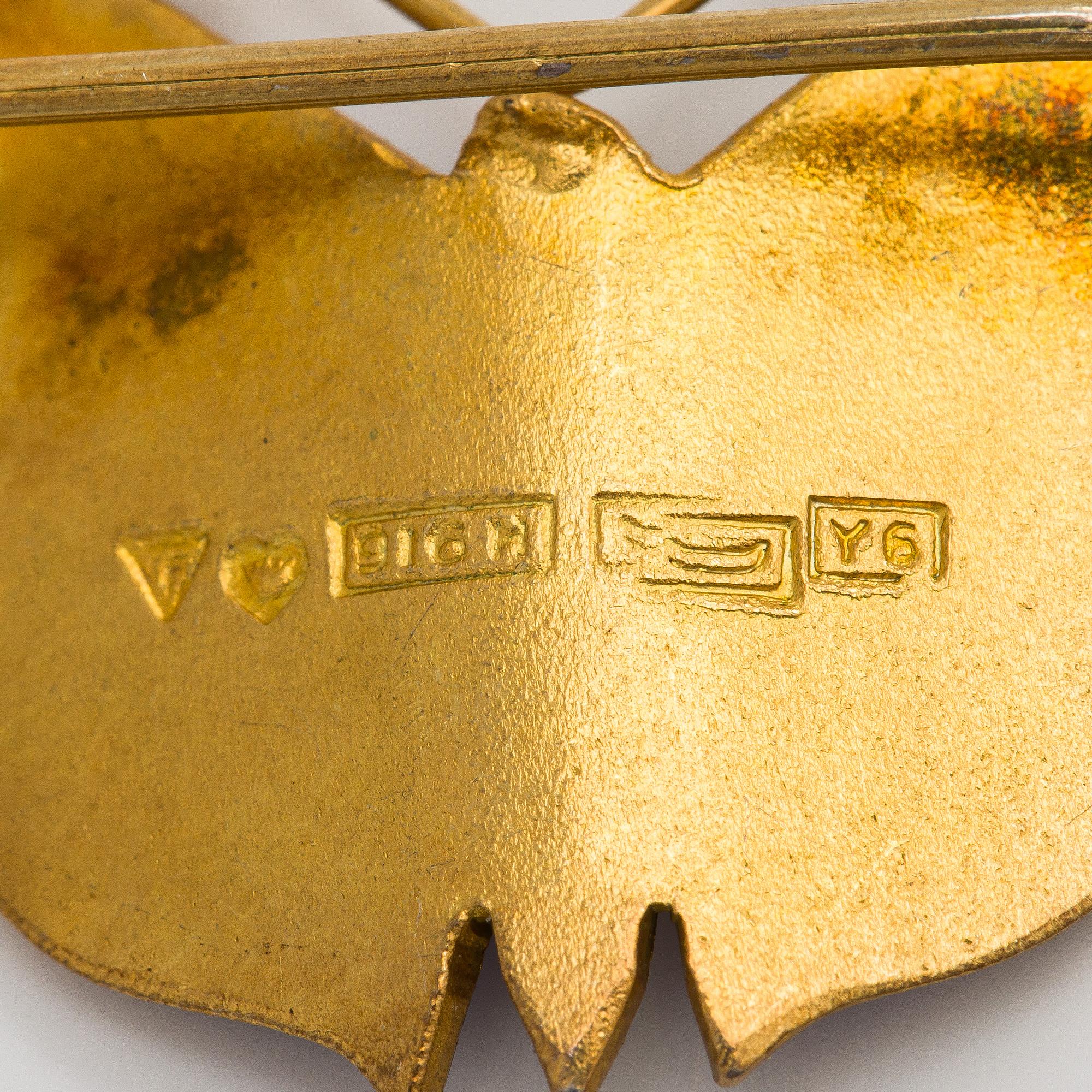 Broscher, 3 st, fjärilar, emalj, förgyllt silver, Tillander 1951-52.