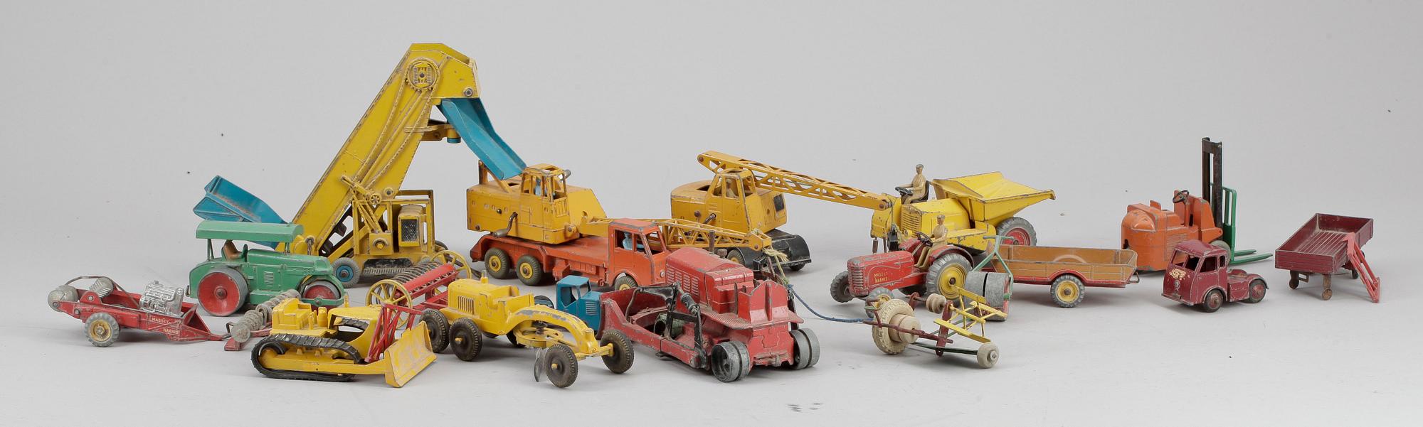 PARTI LEKSAKER, mestadels Dinky Toys. 1950 och 1960-tal.