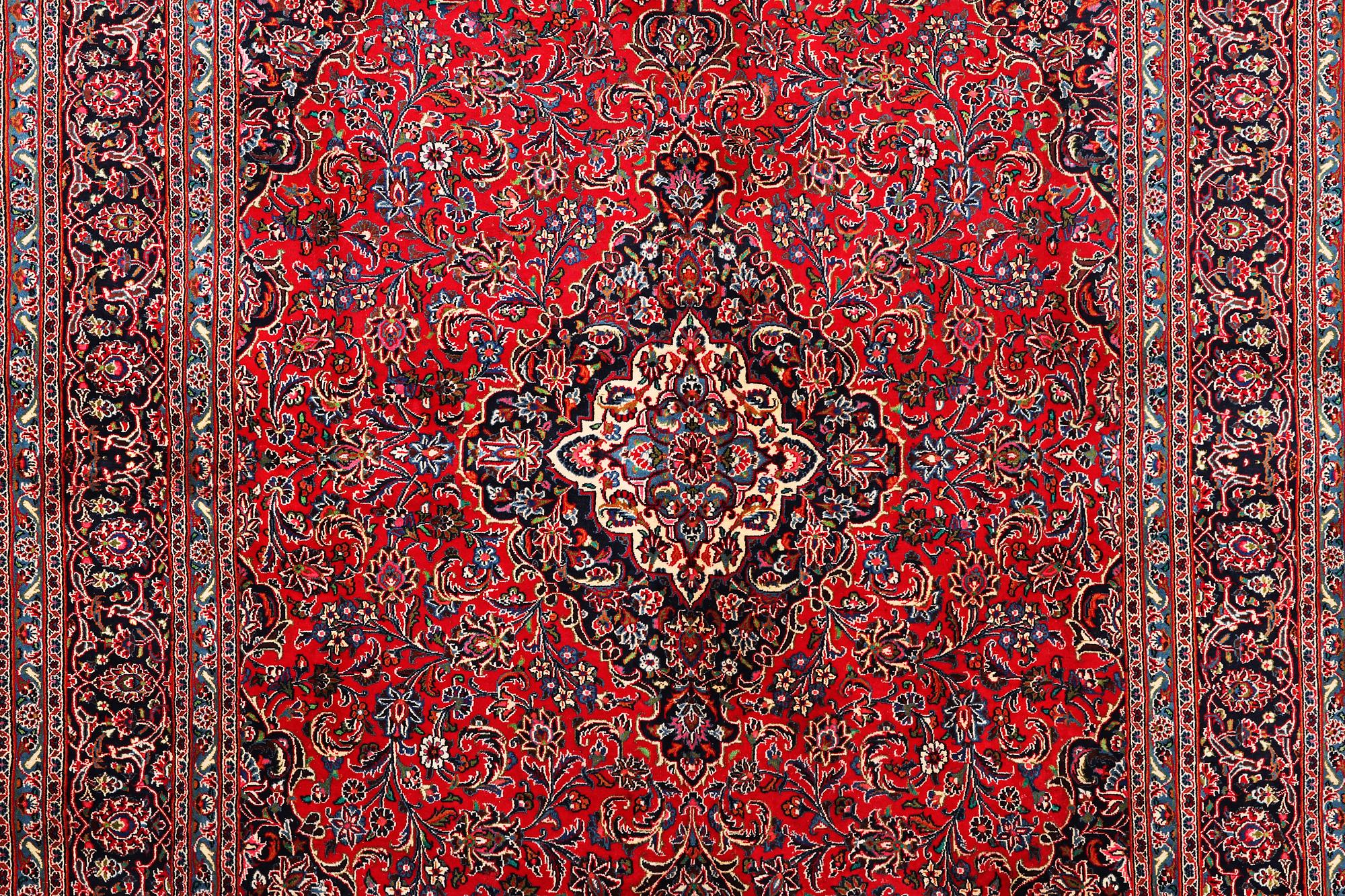 A carpet, Kashan, ca 389 x 300 cm.