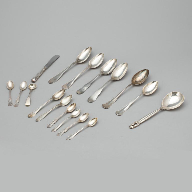 PARTI SILVER, 42 delar,  bl.a. C.G. Hallberg 1945, tot vikt (exklusive knivar) ca 1300 gram.