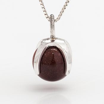 Elis Kauppi, A silver necklace with  a goldstone pearl. Kupittaan kulta, Turku.