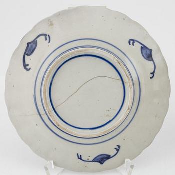 Seven pieces of Japanese Imari porcelain, around 1900 and early 20th century.