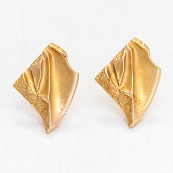 Björn Weckström, a pair of 14K gold 'Frutto' earrings for Lapponia.