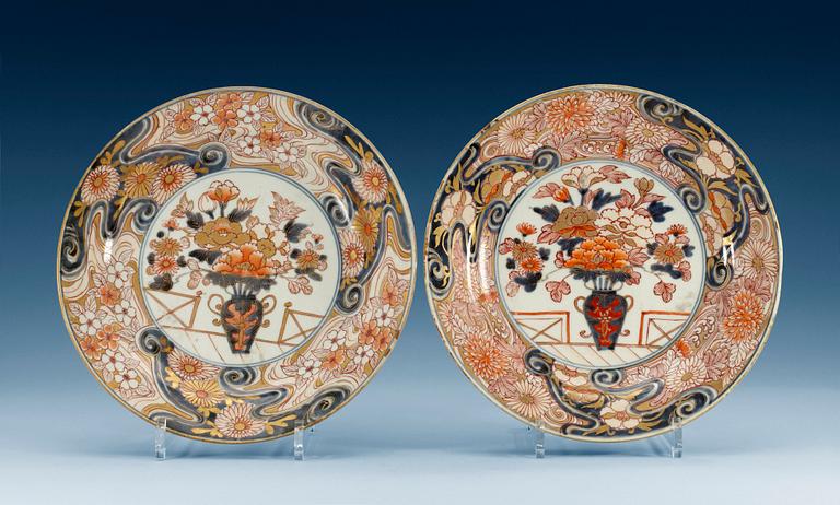 Two Japanese imari dishes, early 18th Century. (2).
