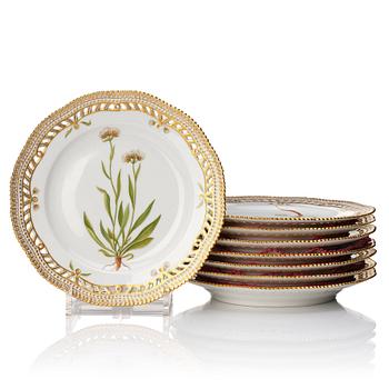 346. A set of eight Royal Copenhagen "Flora Danica" dessert dishes, Denmark, 20th Century.