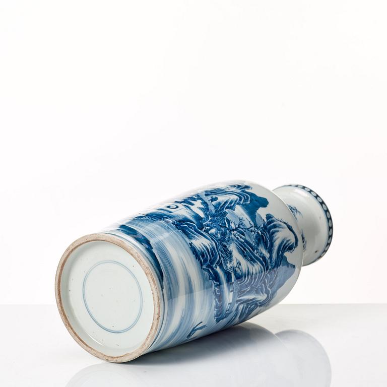 A blue and white roleau vase, late Qing dynasty, 19th Century.