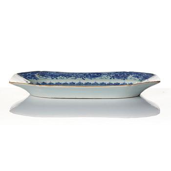 A blue and white serving dish, Qing dynasty, Qianlong (1736-95).