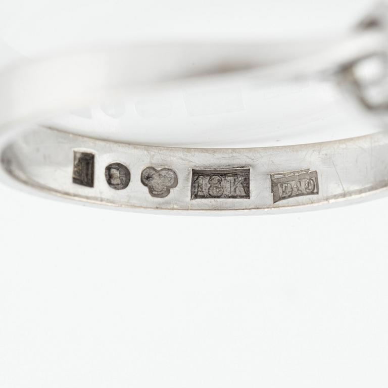 Ring in 18K white gold with brilliant-cut diamond.