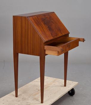 SEKRETÄR, gustavianskt stil, 1900-tal.