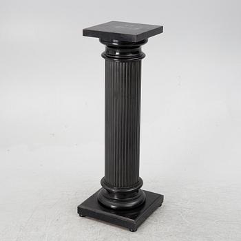 A pedestal, early 20th century.