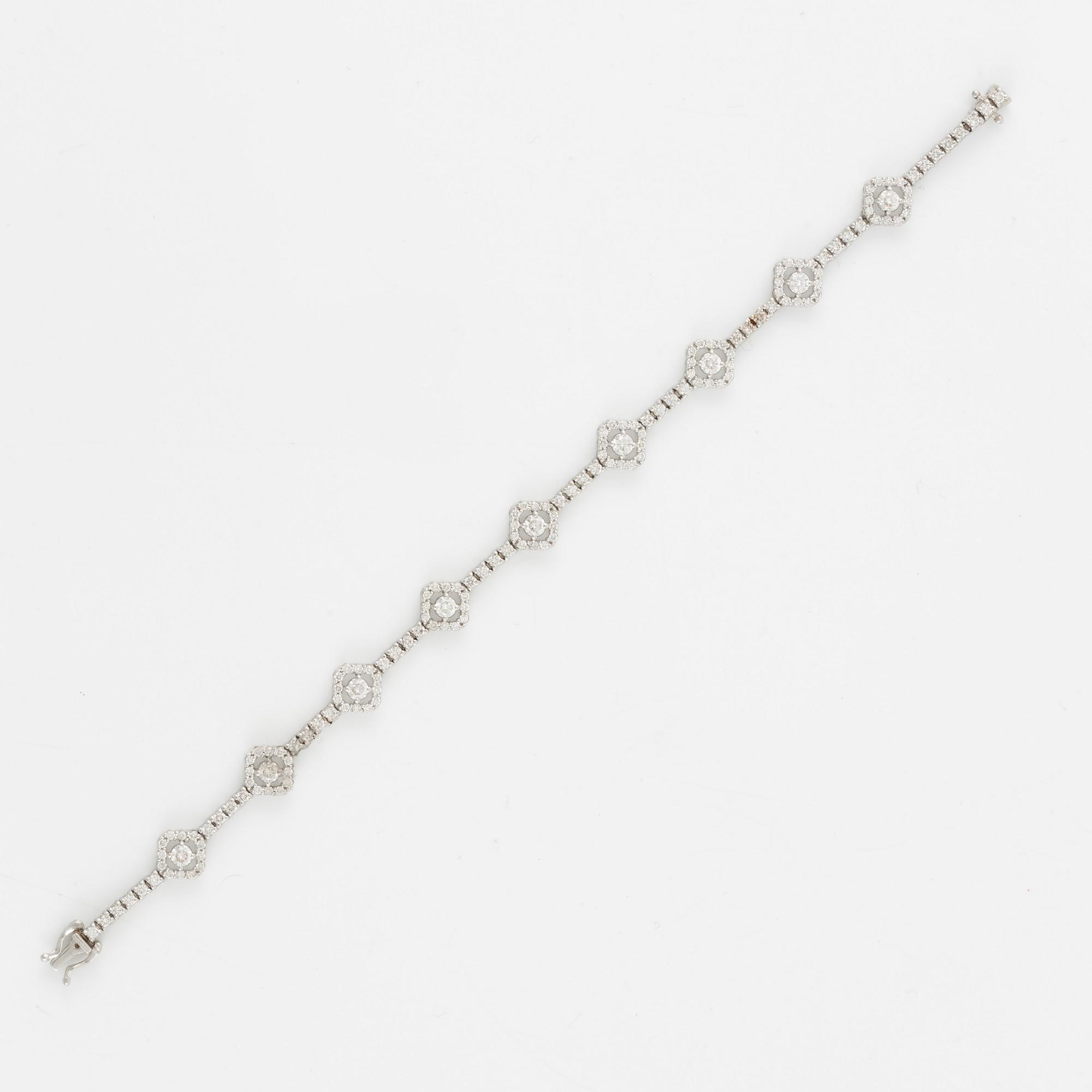 Bracelet 18K white gold with round brilliant-cut diamonds.