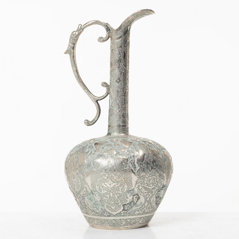 Kanna, silver, persisk, 1900-talest första hälft. Totalvikt 266 gam.