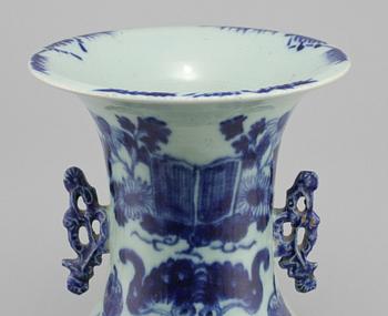 GOLVVAS, porslin, Kina, 1800-tal.