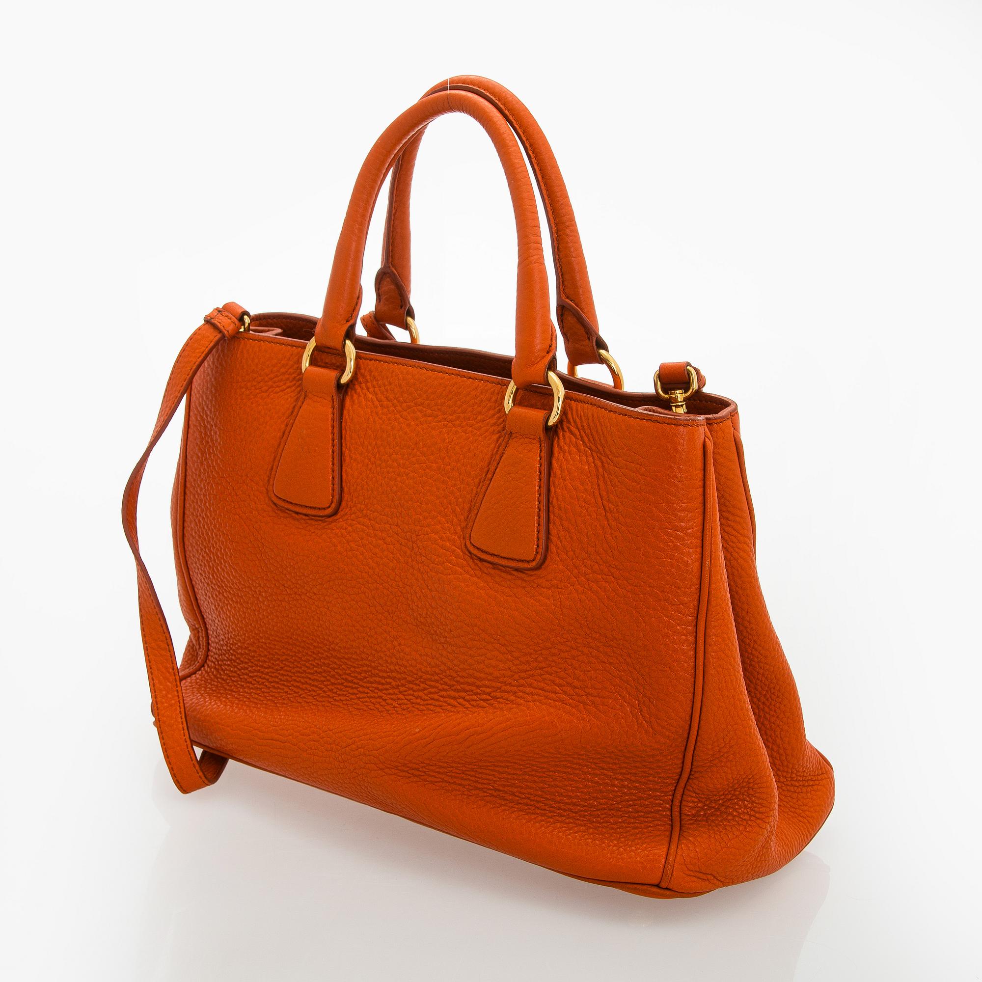 Prada, a 'Vitello Daino Tote' bag.