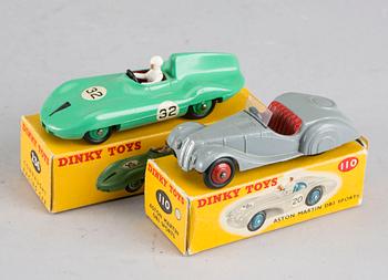 TWO DINKY TOYS CARS FROM THE MIDDLE OF 20TH CENTURY.