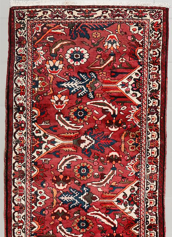 A Bakhtiari runner, 291 x 105 cm.