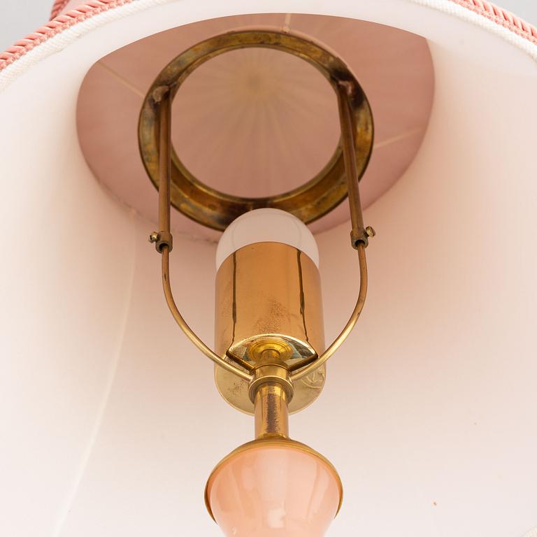 Firma Svenskt Tenn, bordslampor, ett par, modell 2583.