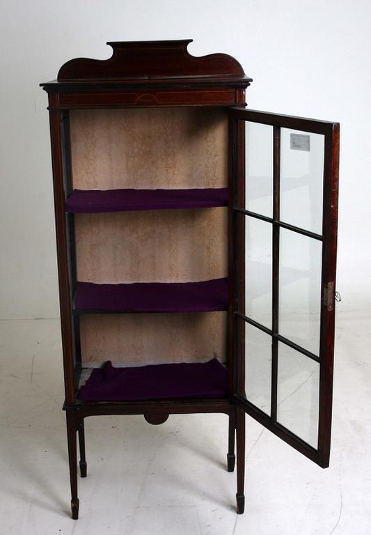 VITRINSKÅP. England.