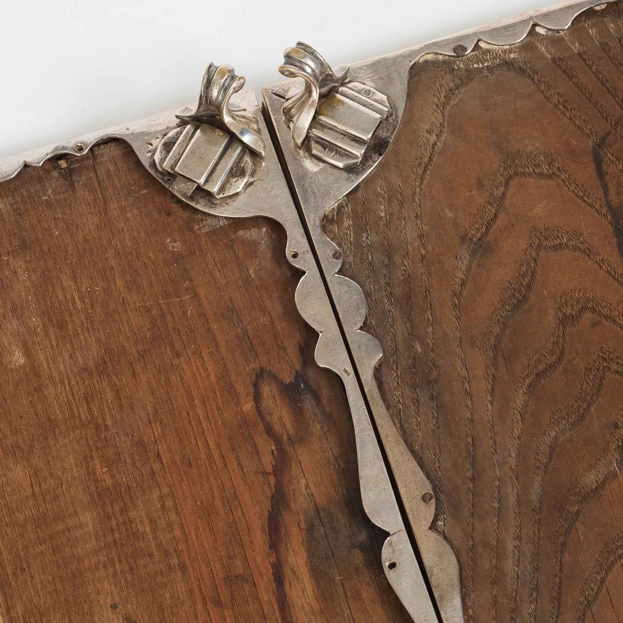 An 18th century plateau for dinner table.