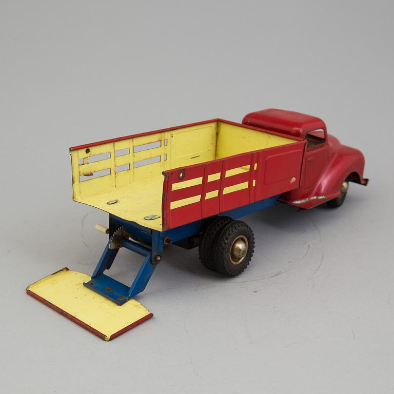 A tinplate Gama 501 truck, Germany, 1950s.