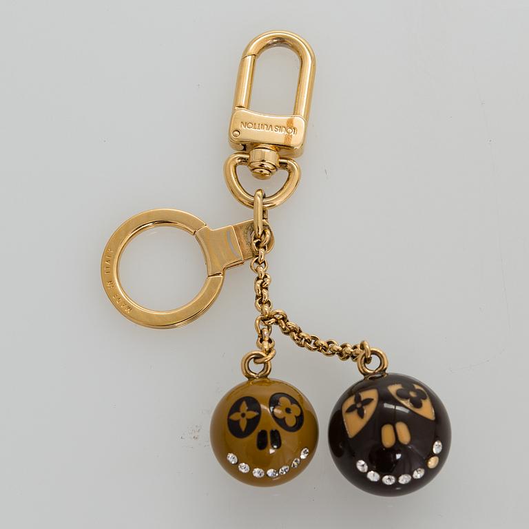 LOUIS VUITTON, nyckelringar 3 st samt plånbok.