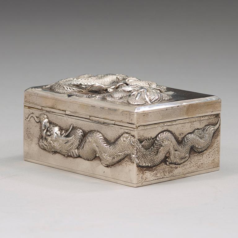 CIGARRASK, SALTKAR samt TÄNDSTICKSHÅLLARE, exportsilver. Bla Chen Hua, 1900-talets början.
