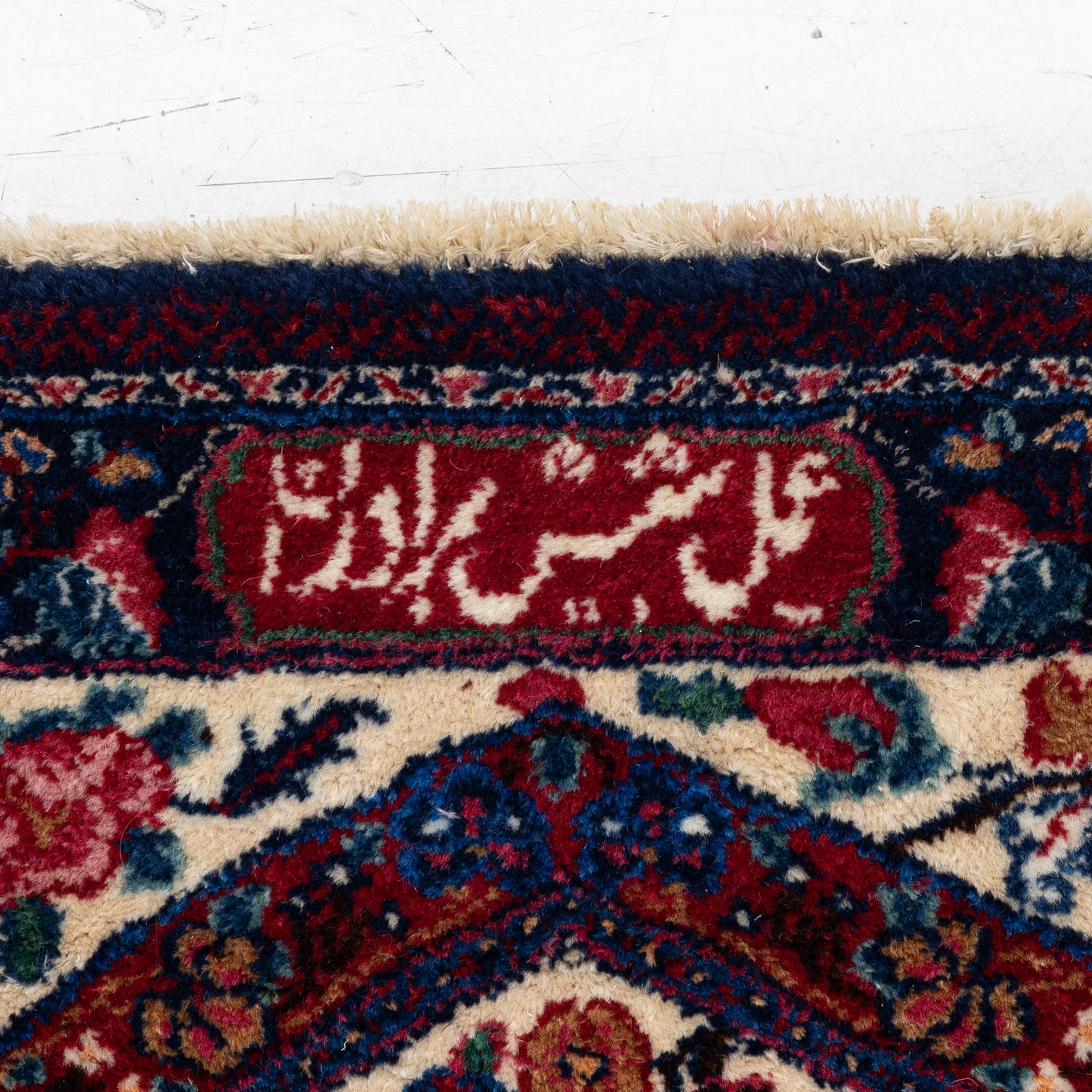 A semi-antique Meshad rug, signed, approx. 133 x 85 cm.