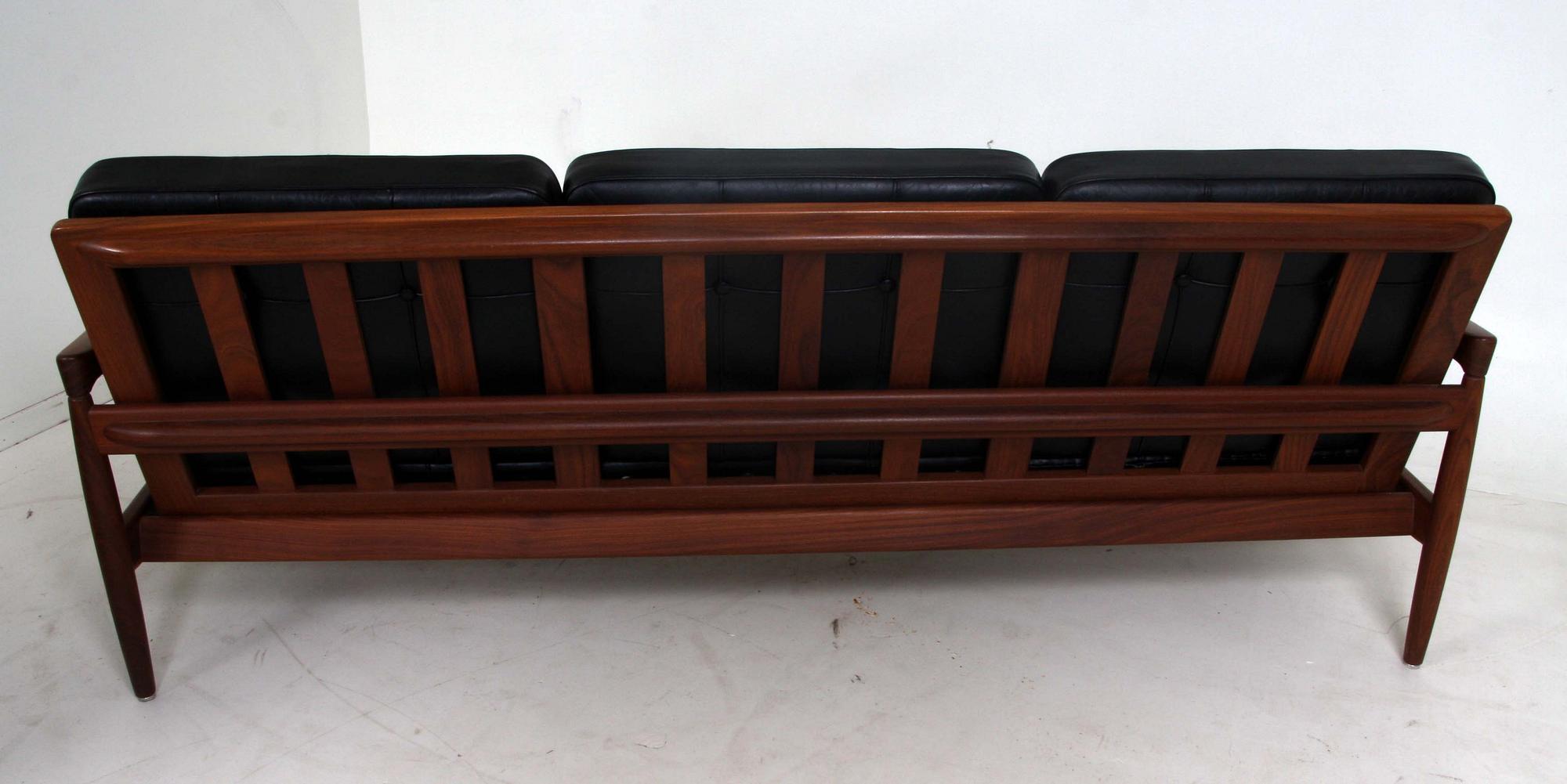 SOFFA MED FÅTÖLJ, design Erik Wörtz för Bröderna Andersson.