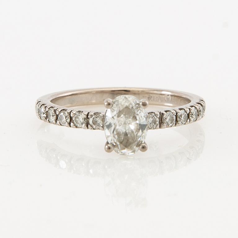 Ring, Patrik af Forselles, med ovalslipad diamant ca 0.57 ct.