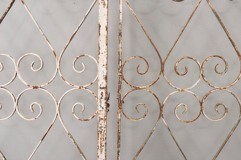 TRÄDGÅRDSGRINDAR, ett par, 1900-talets första hälft.