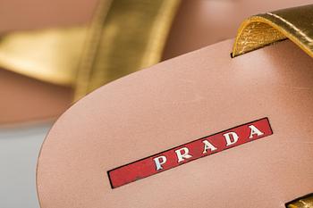 SKOR, Prada.