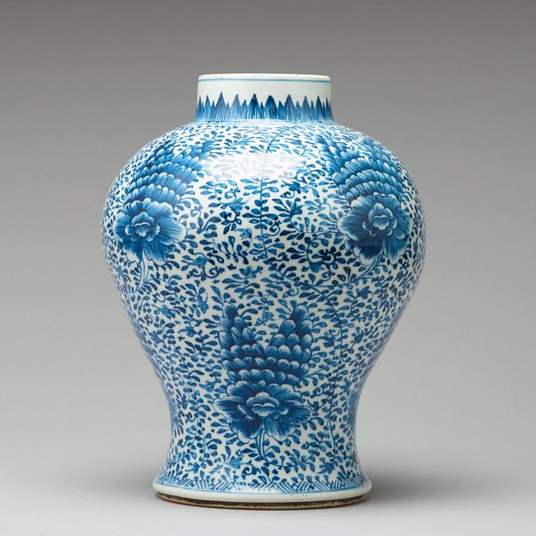 A blue and white vase, Qing dynasty, 18th Century.