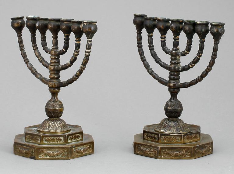 KANDELABRAR, ett par, s.k Menora. 1800/1900-tal.