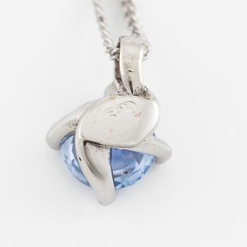 Necklace 14K white gold with sapphire.