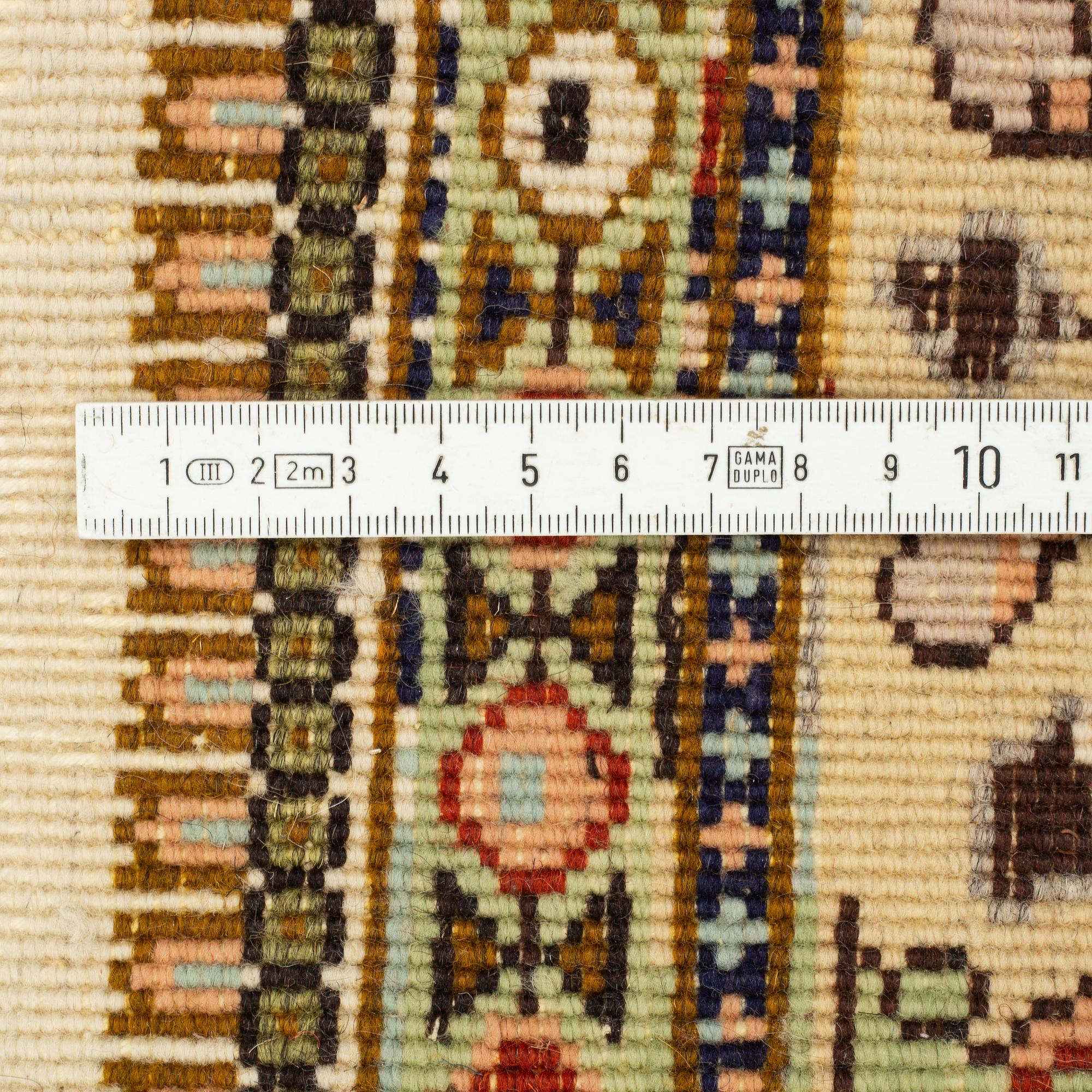 Matta, old,  täbris, möjligen tabatabai, ca 273 x 182 cm.