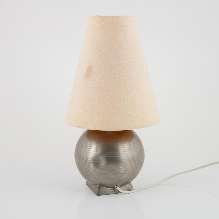Bordslampa, tenn, funkis, GAB, Stockholm 1938.