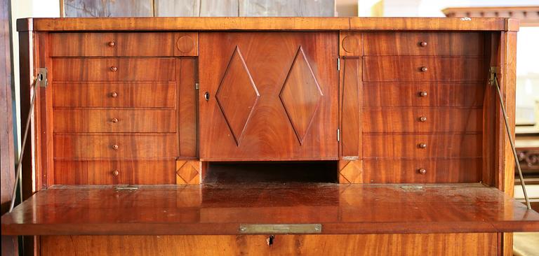 CHIFFONJÈ, sengustaviansk, 1800-talets början.