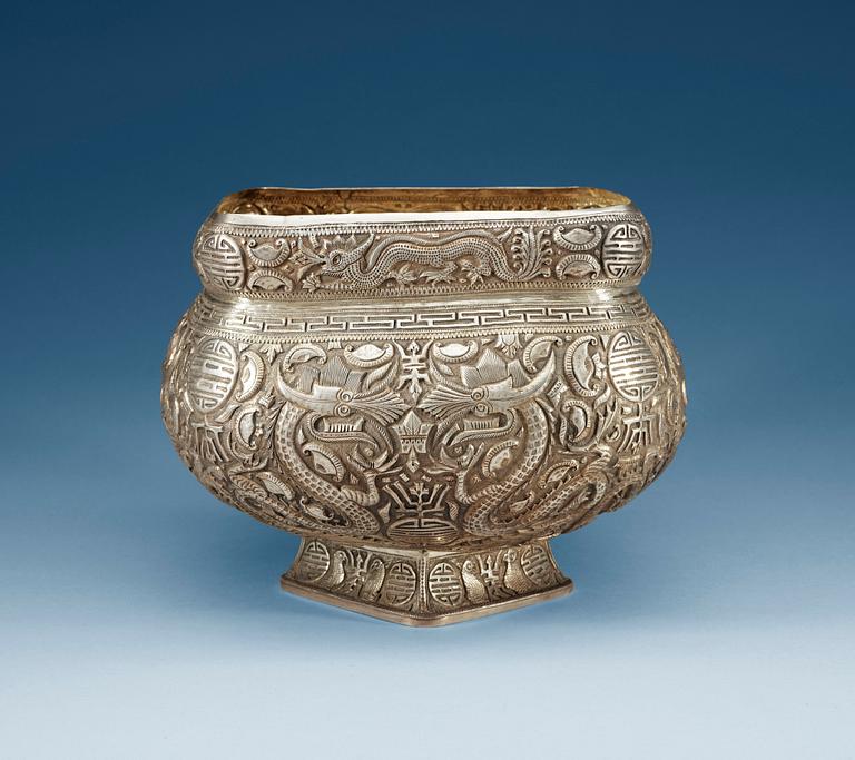 SKÅL, silver. Sen Qing dynasti. Vikt 1394 g.