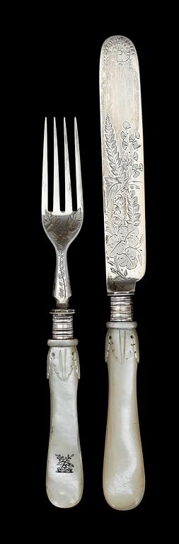 FRUKTBESTICK, 24 st, silver och pärlemor, Elkington & Co, Birmingham, England, 1891.