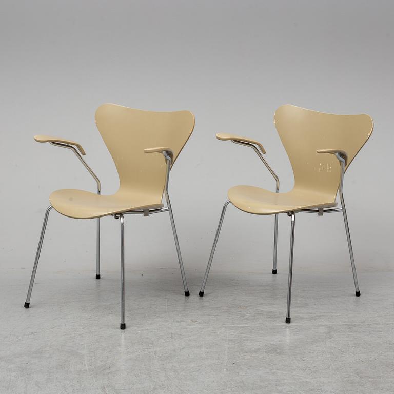 ARNE JACOBSEN, karmstolar, 8 st, "Sjuan", Fritz Hansen, Danmark.