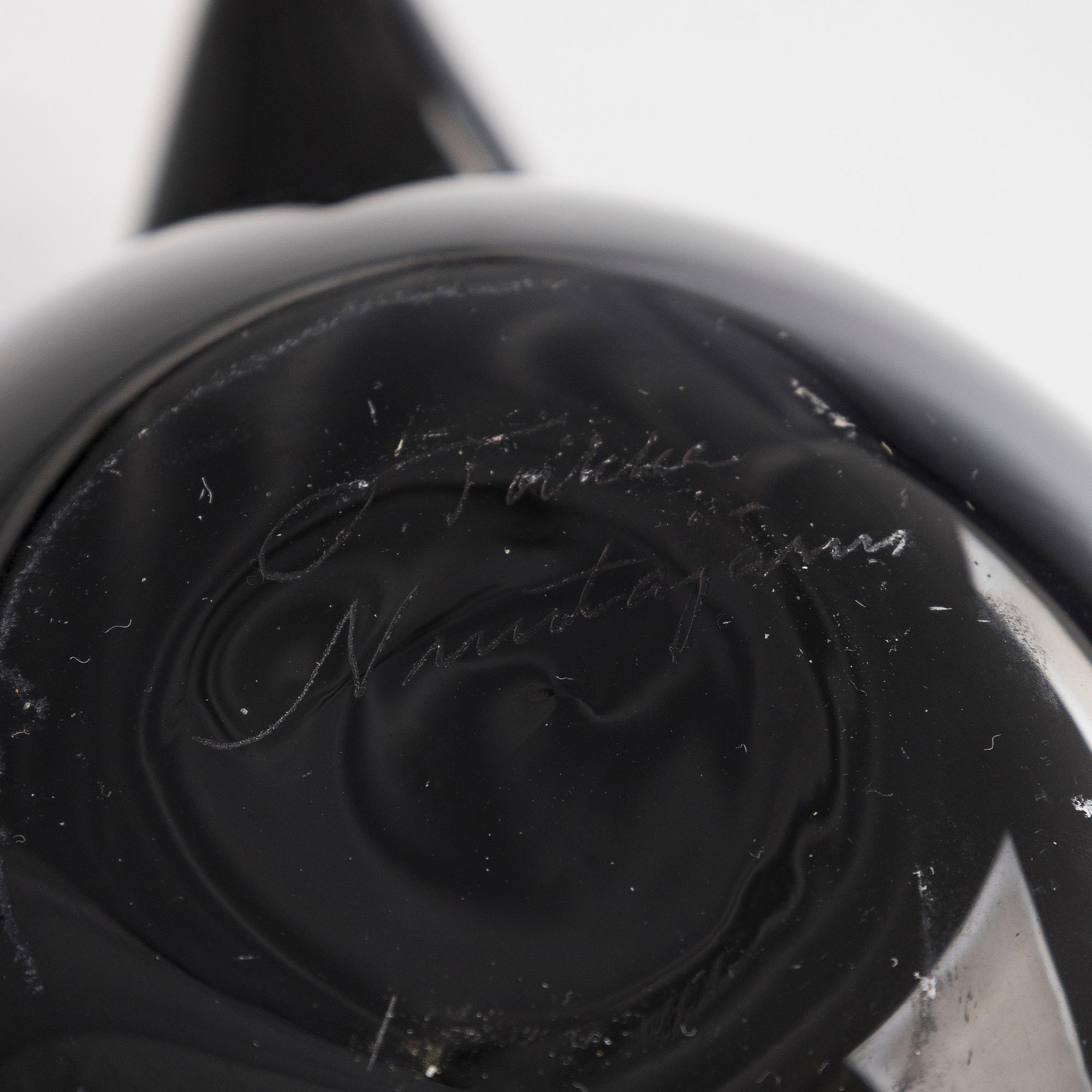 Oiva Toikka, a glass bird, 'Crow', signed Oiva Toikka Nuutajärvi Notsjö.