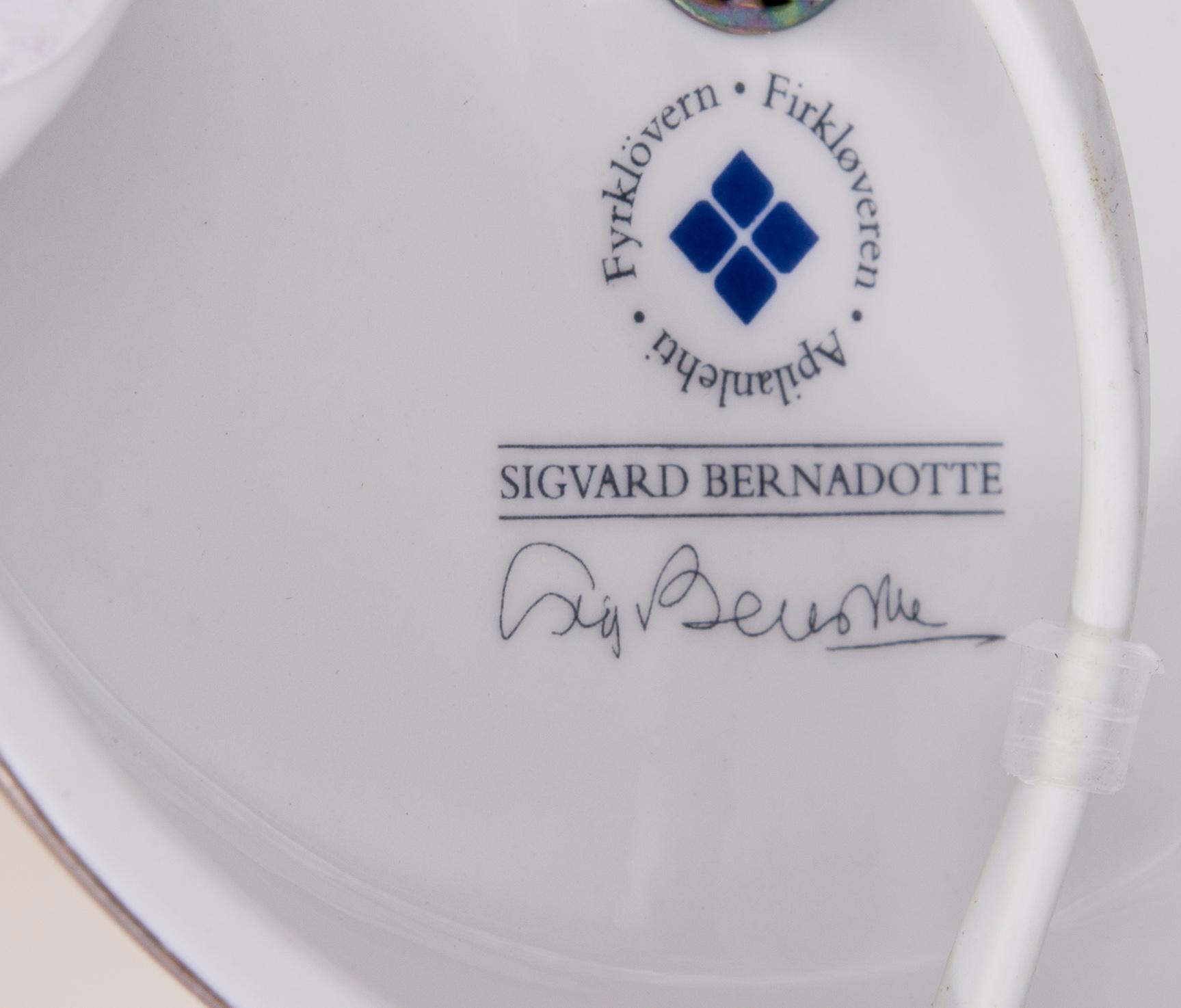BORDSLAMPA, porslin, "Marianne" Sigvard Bernadotte, 1900-talets slut.