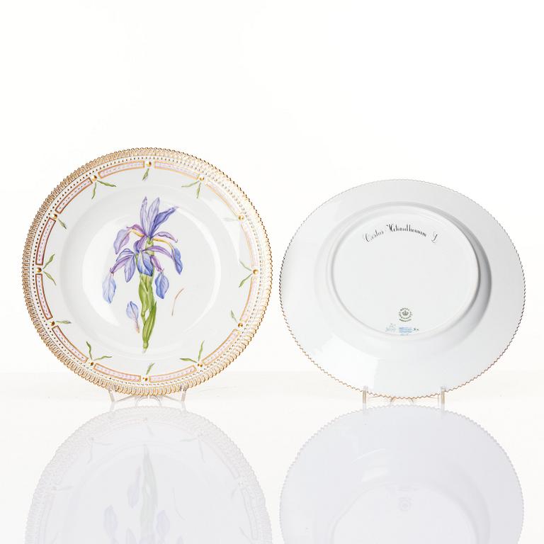 Tallrikar, 12 stycken, porslin. Royal Copenhagen, "Flora Danica". Danmark, 1900-tal.