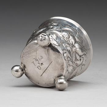 BÄGARE på kulfötter, Stockholm 1693, icke identifierad mästarstämpel, silver, barock.