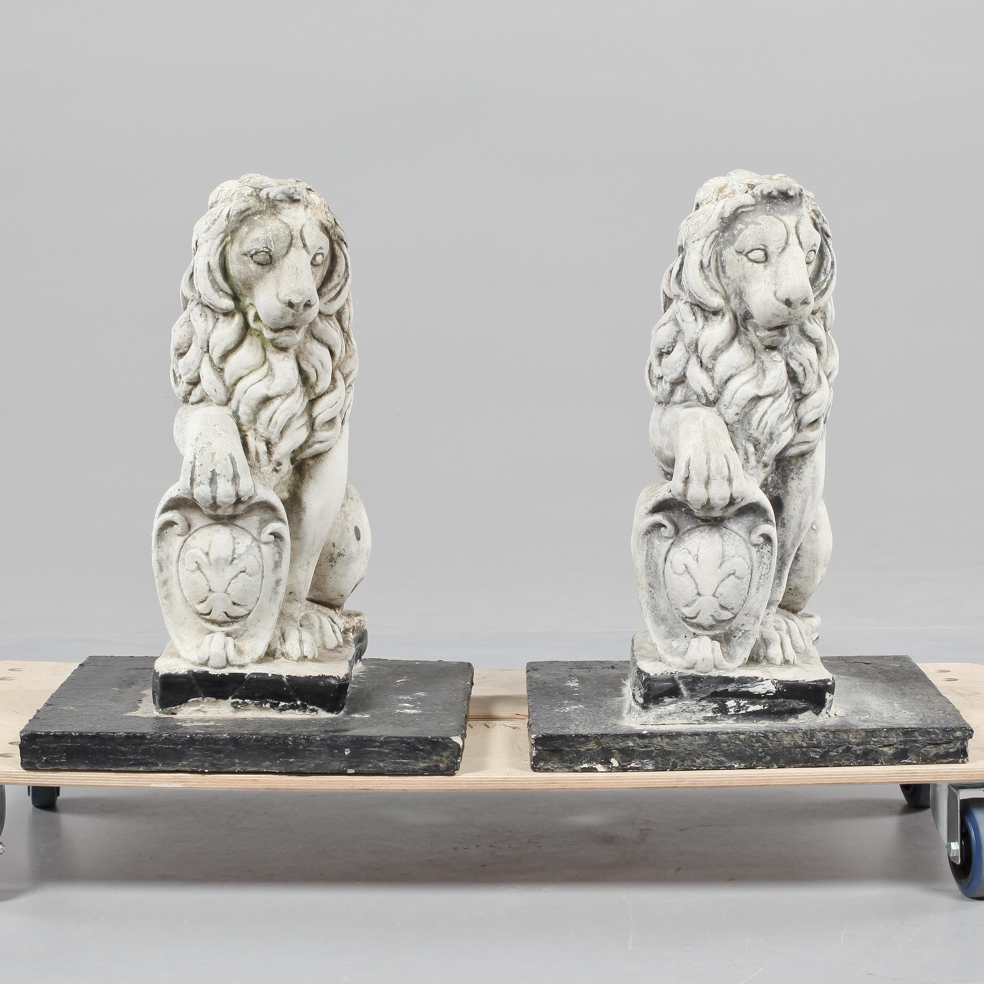 TRÄDGÅRDSSKULPTURER, ett par, stenmassa, 1900-talets fjärde kvartal.