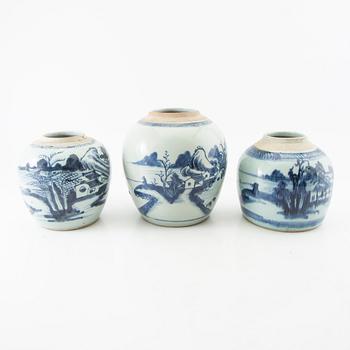 A set of three Chinese blue and white porcelain jars 18th/19th century.